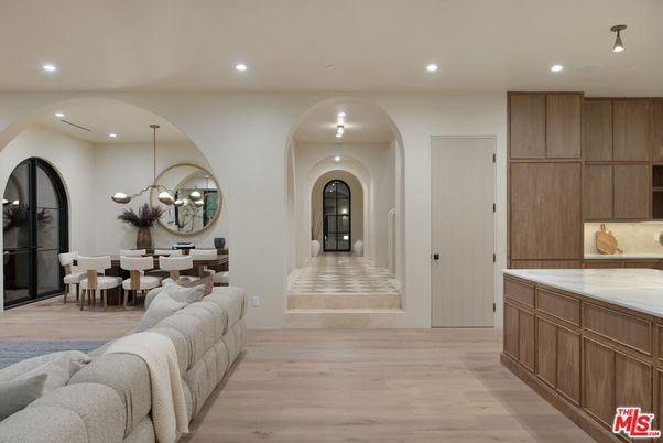 Dining room, Interior, Living room, Pendant Lights, Recessed Lighting, Wood Texture Flooring