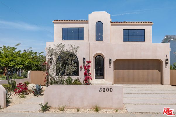 Attached, Exterior, Facade, Spanish Mediterranean