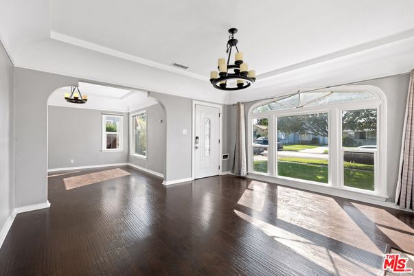 Empty room, Interior, Pendant Lights, Wood Texture Flooring