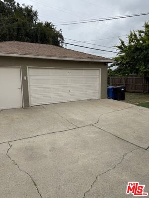Detached Garage, Exterior
