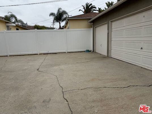 Detached Garage, Exterior