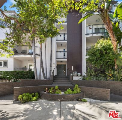 Exterior, Facade, Condo Building