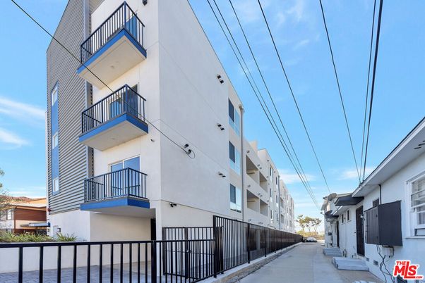 Exterior, Facade, None