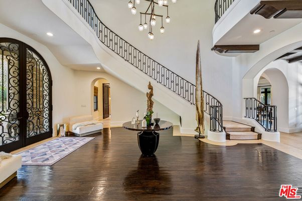 Interior, Pendant Lights, Recessed Lighting, Wood Texture Flooring