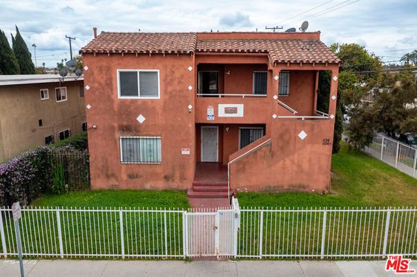 Backyard, Exterior, Facade, Mediterranean