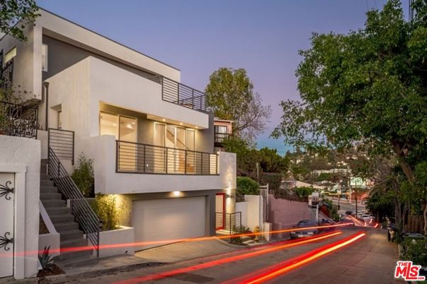 Attached, Exterior, Facade, Modern
