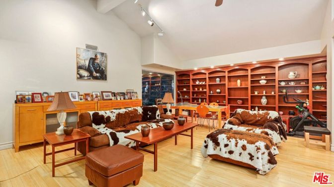 Fitness Equipment, Interior, Living room, Recessed Lighting, Wood Texture Flooring