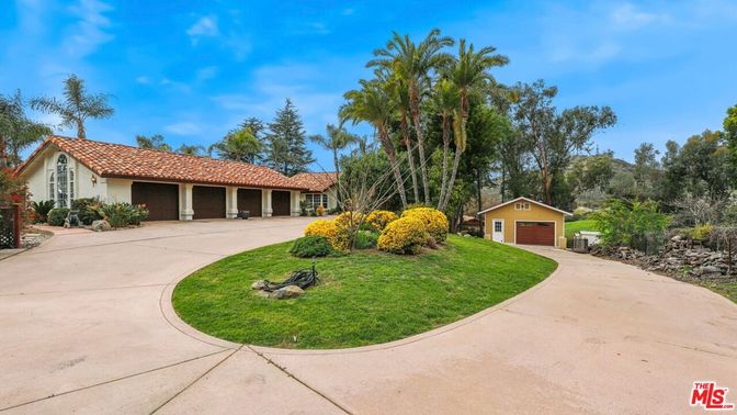 Backyard, Detached Garage, Exterior