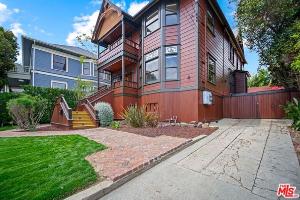 Backyard, Exterior, Facade, Queen Anne Victorian