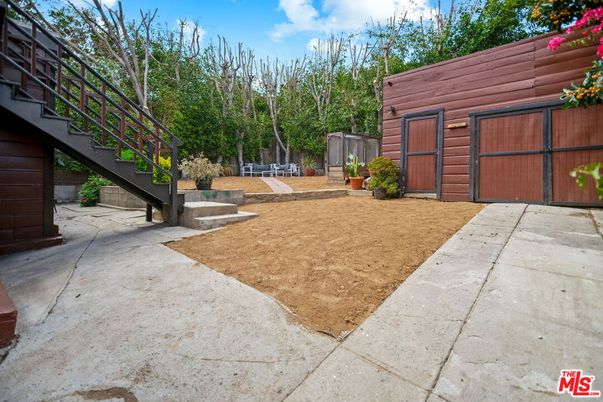 Backyard, Exterior