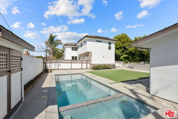 Exterior, Pool