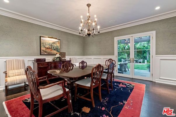 Chandelier, Dining room, Interior, Recessed Lighting, Wood Texture Flooring