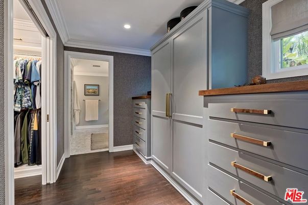 Interior, Recessed Lighting, Walk-in Closets, Wood Texture Flooring
