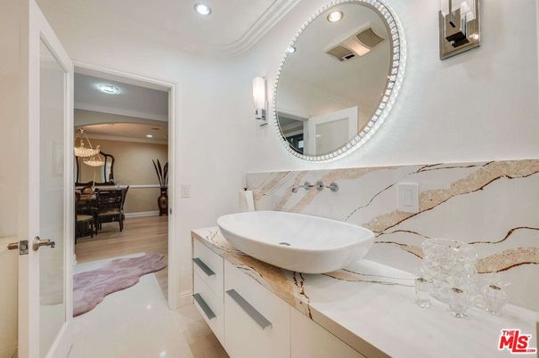 Bathroom, Dining room, Interior, Recessed Lighting, Wood Texture Flooring
