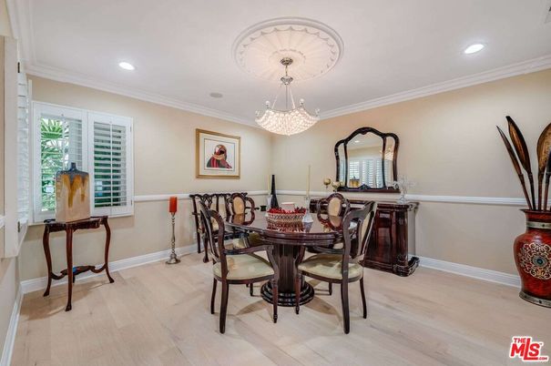 Chandelier, Dining room, Interior, Recessed Lighting, Wood Texture Flooring