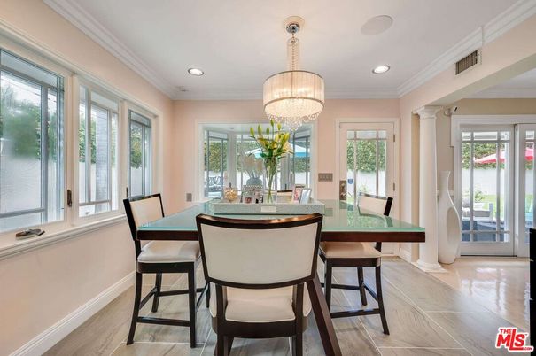 Chandelier, Dining room, Interior, Recessed Lighting, Wood Texture Flooring