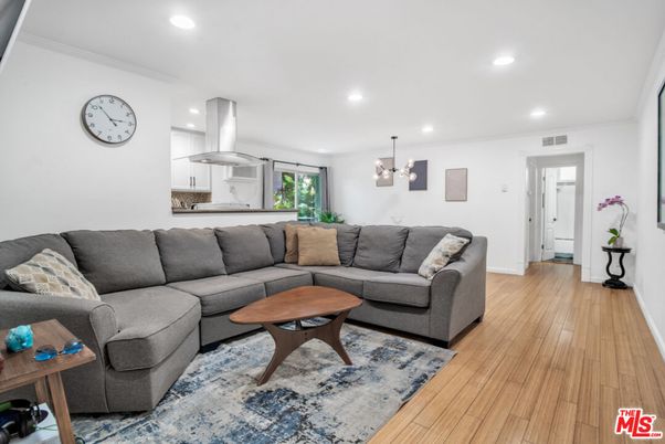 Interior, Kitchen, Living room, Pendant Lights, Recessed Lighting, Wood Texture Flooring