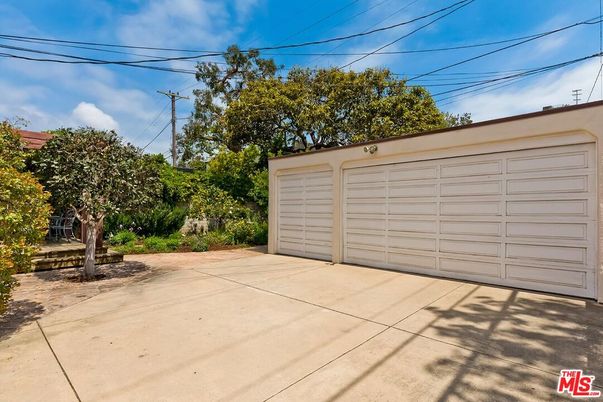 Detached Garage, Exterior
