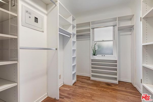 Interior, Walk-in Closets, Wood Texture Flooring