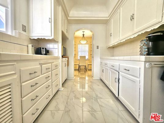 Dining room, Interior, Kitchen, Marble, Pendant Lights