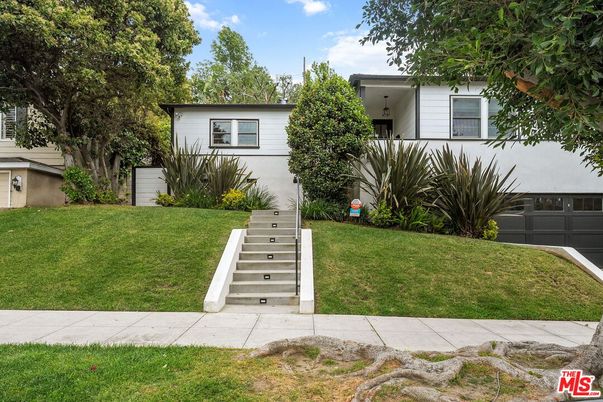 Backyard, Exterior, Facade, Ranch