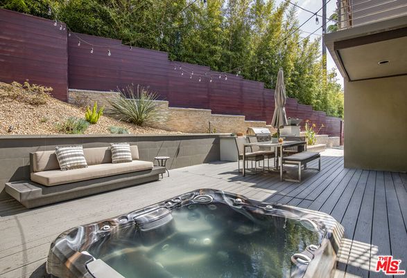 Exterior, Hot Tub
