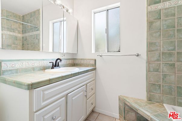 Bathroom, Interior, Tile Countertops