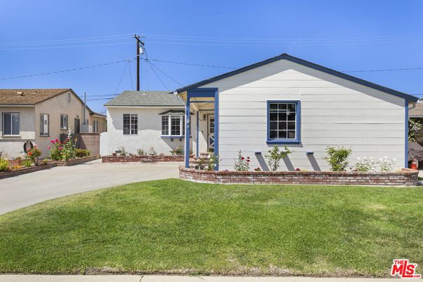 Backyard, Exterior, Facade, Ranch