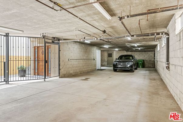 Garage, Interior, Stone Walls