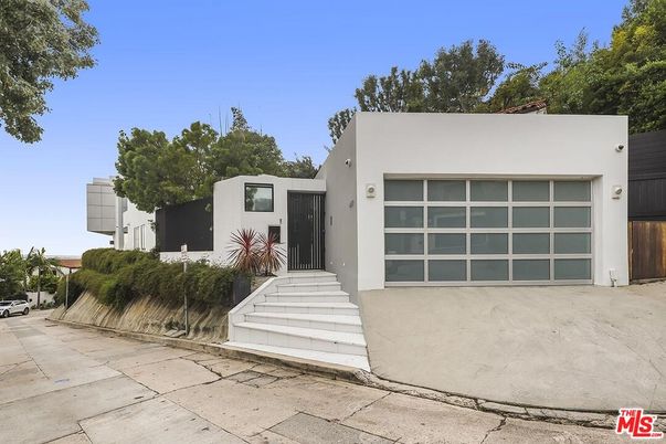 Attached, Exterior, Facade, Modern