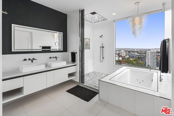 Bathroom, Dual Sink Vanities, Interior, Recessed Lighting, Water