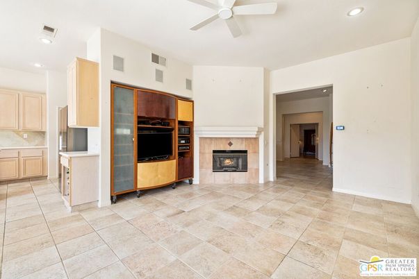 Fireplace, Interior, Kitchen, Recessed Lighting