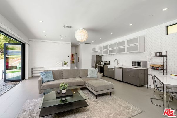Chandelier, Dining room, Interior, Kitchen, Living room, Pendant Lights, Recessed Lighting, Stainless Steel Appliances