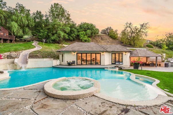 Exterior, Pool