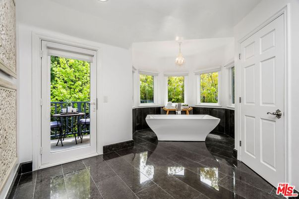 Bathroom, Free Standing Baths, Interior, Pendant Lights, Recessed Lighting