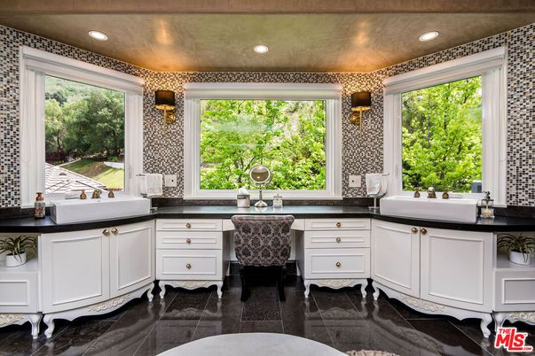 Bathroom, Interior, Pendant Lights, Recessed Lighting