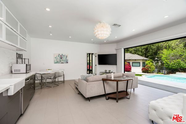 Chandelier, Dining room, Interior, Living room, Recessed Lighting