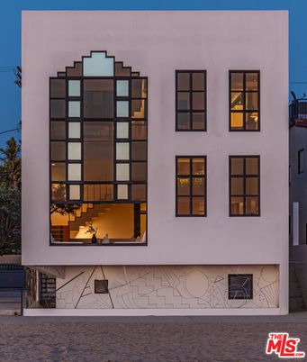 Exterior, Facade, Modern