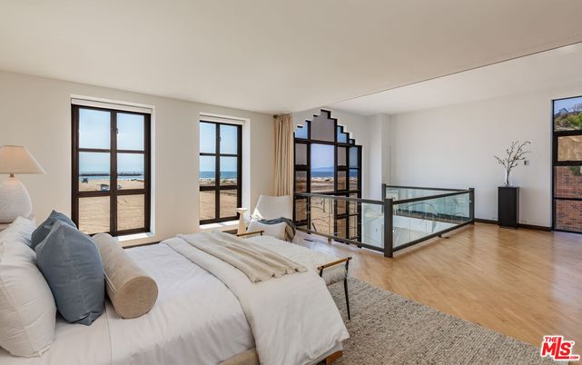Bedroom, Interior, Water, Wood Texture Flooring