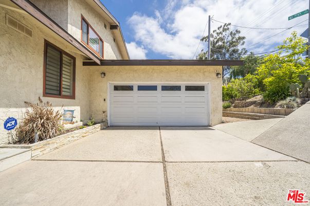 Detached Garage, Exterior