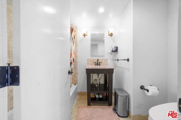 Bathroom, Interior, Recessed Lighting