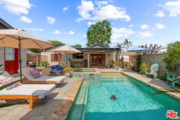 Exterior, Pool