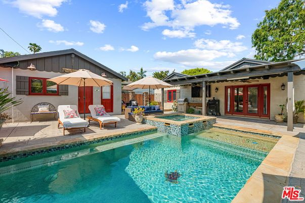 Exterior, Pool