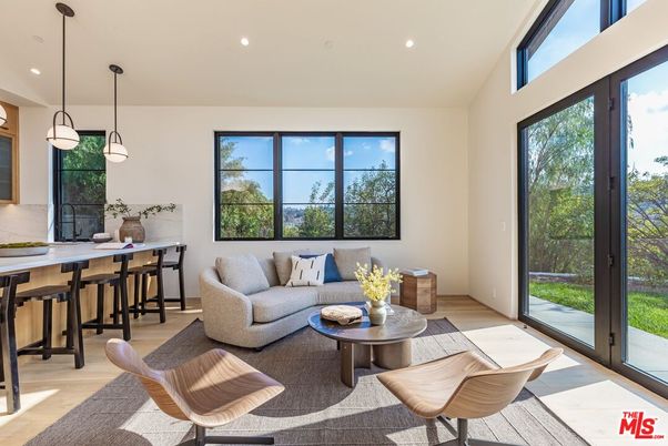 Interior, Living room, Pendant Lights, Recessed Lighting, Wood Texture Flooring