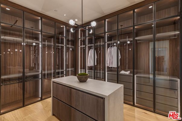 Interior, Pendant Lights, Recessed Lighting, Walk-in Closets, Wood Texture Flooring