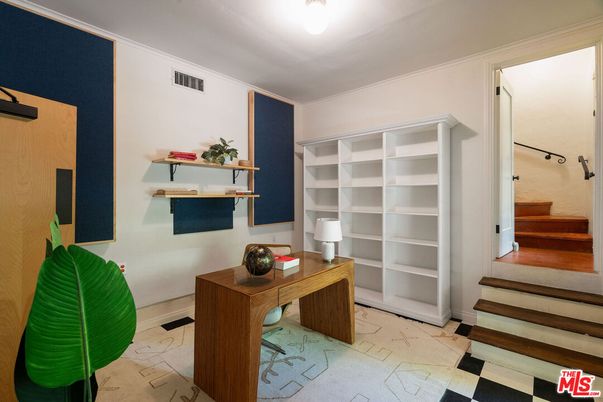 Home Office, Interior