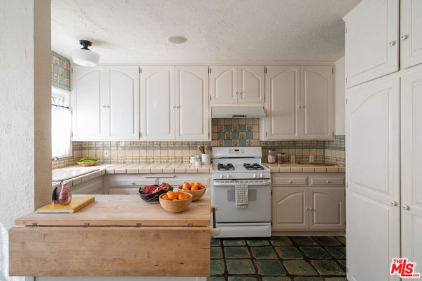 Interior, Kitchen, Tile Countertops