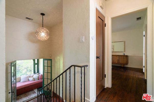 Interior, Pendant Lights, Wood Texture Flooring