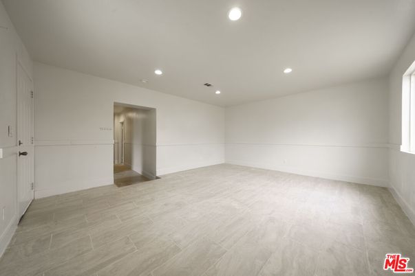 Empty room, Interior, Recessed Lighting
