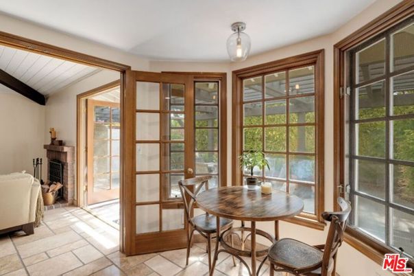 Dining room, Fireplace, Interior